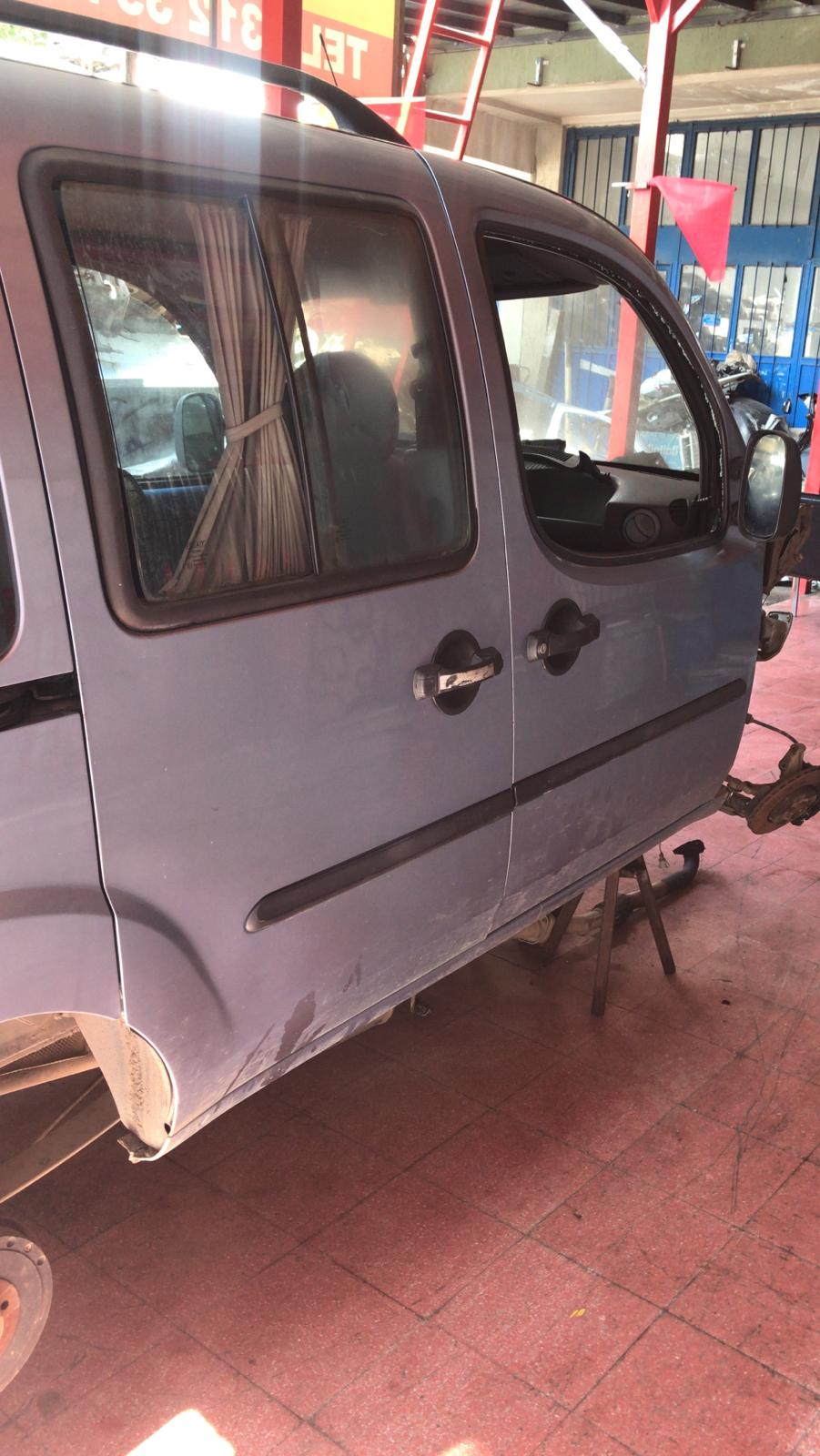 2004 Fiat Doblo Çıkma Sağ Ön Kapı Hatasız 2004 Fiat Doblo Çıkma Sağ Ön Kapı Hatasız
